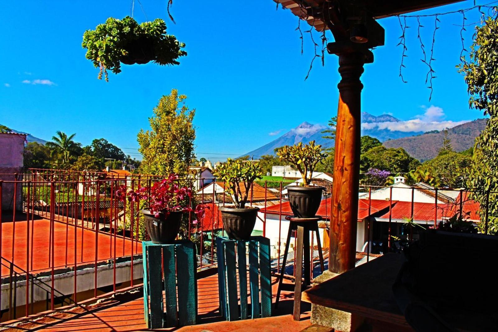 Hotel Rholyn Pura Vida !! Antigua Buitenkant foto