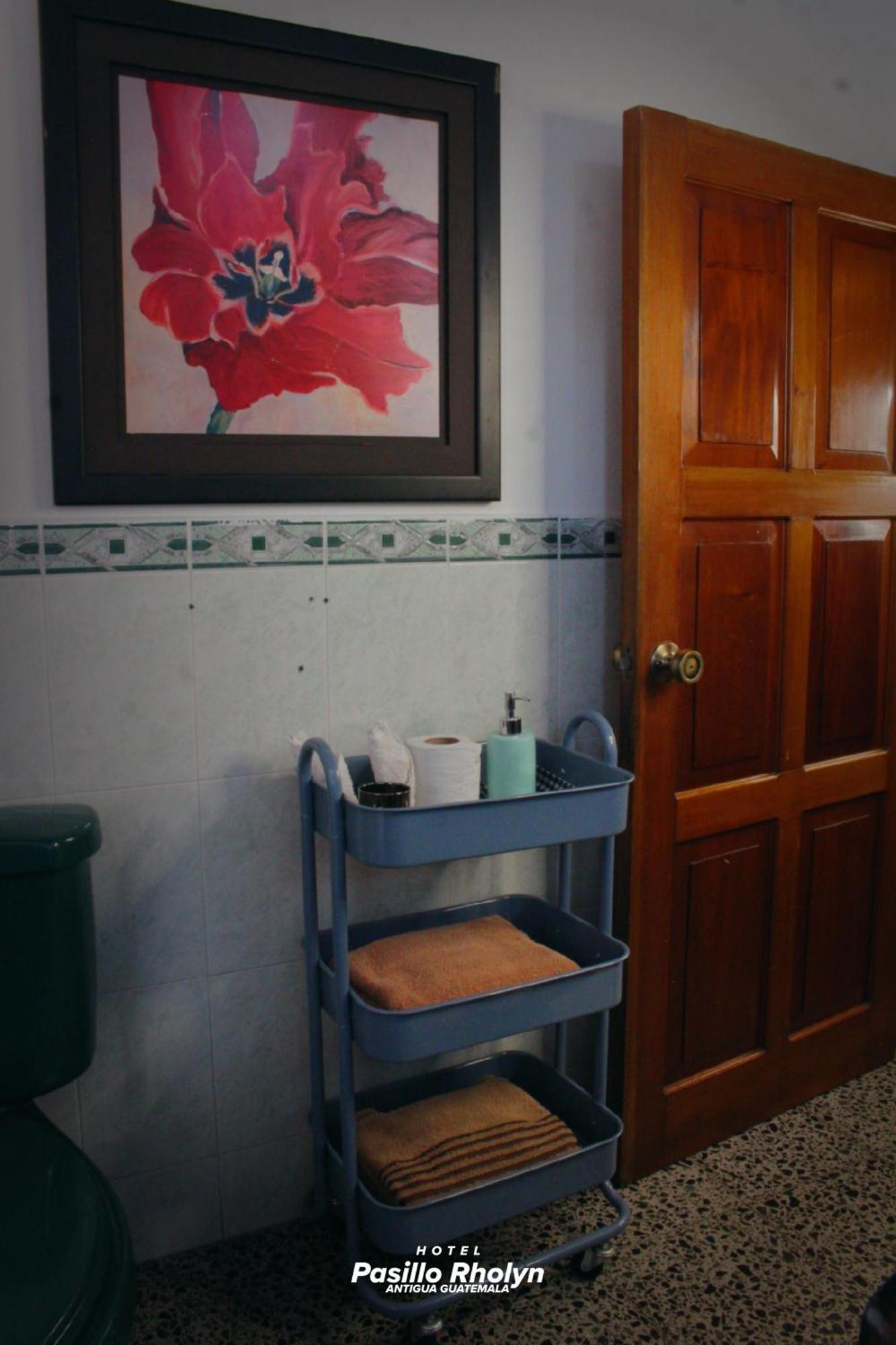 Hotel Rholyn Pura Vida !! Antigua Buitenkant foto