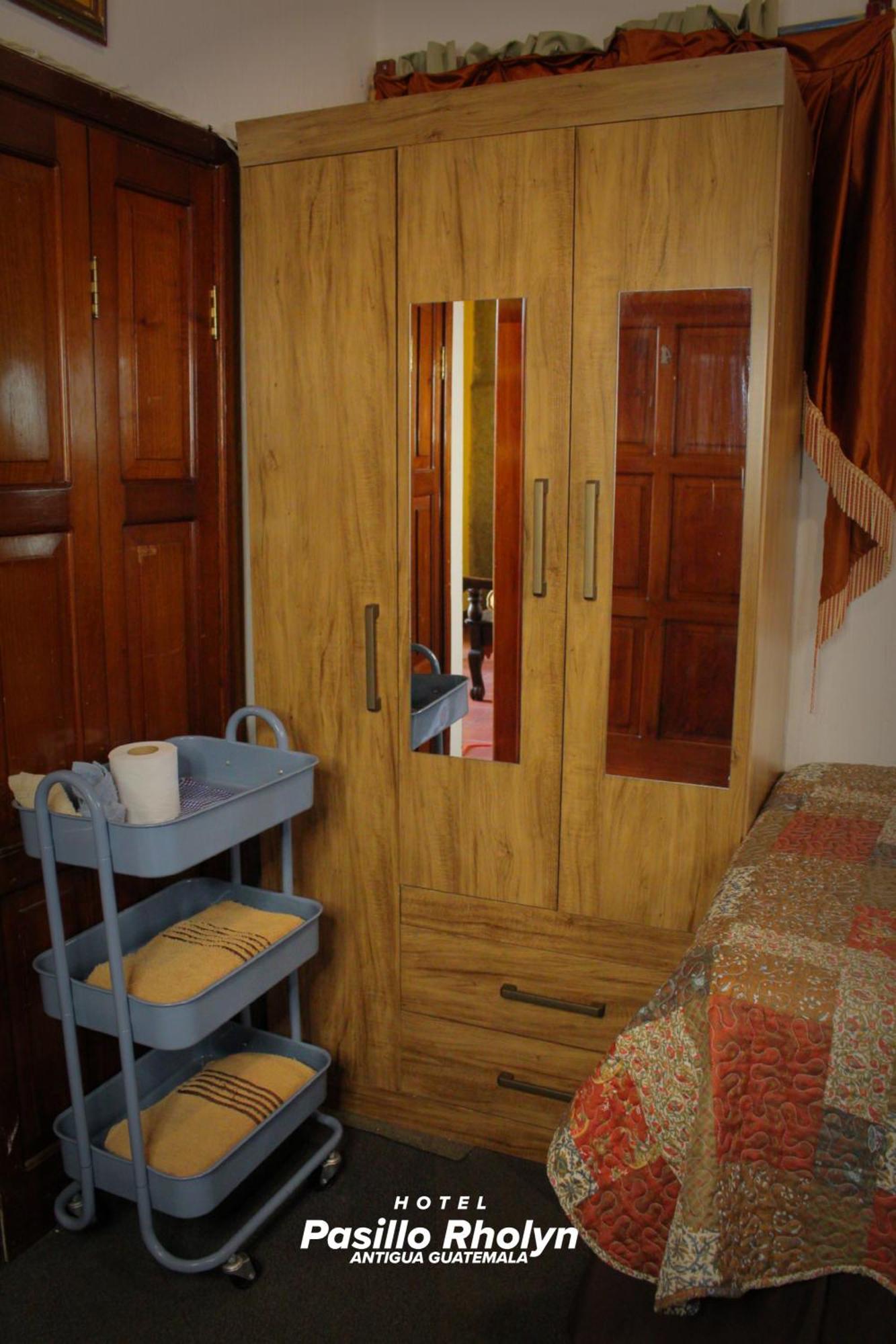 Hotel Rholyn Pura Vida !! Antigua Buitenkant foto